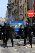Першотравневі сутички в Парижі: 380 затримань, 38 поранених (фото)