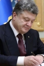 Порошенко дозволив іноземцям служити в українській армії