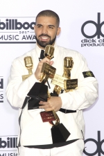 Репер Drake образив сестер Кардашян у пісні