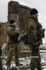 Окупанти гатять по житлових будинках поблизу Маріуполя