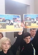 Українці в Давосі влаштували акцію протесту Пінчуку