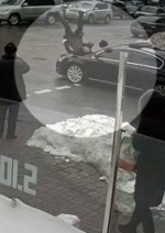 Кортеж Порошенка збив 88-річного чоловіка (відео)