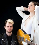 Пісня Sofi Tukker стала головною музичною темою серіалу "Новий папа" Соррентіно