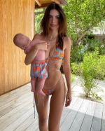 Емілі Ратаковскі розкритикували за знімок із 3-місячним сином