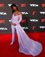 "Гола" сукня Меган Фокс і Джей Ло в мініспідниці: найепатажніші образи зірок на MTV VMA 2021