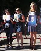Рідні військовополонених прийшли під Адміністрацію Порошенка