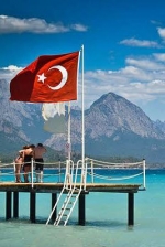 Туреччина посилила карантин: змушують носити маски на пляжах