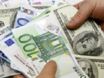Українці б'ють рекорди по скупці валюти</a>