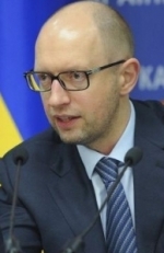 Яценюк вимагає негайно звільнити 42% вищого керівництва ДФС