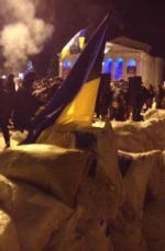 Біля Чернігівської ОДА мітингувальникі почали будувати барикади (+ФОТО)