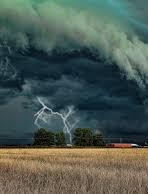 Одна людина загинула внаслідок складних погодних умов