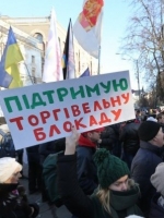 В центрі Києва у сутичках постраждали 3 поліцейських, дівчині зламали пальці