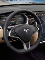 Tesla перейде на використання власних батарей не раніше 2022 року