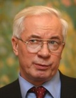 Суд покарав Азарова за водомети на Майдані