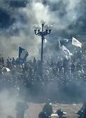 У заворушенннях під Радою перші поранення правоохоронці отримали від світлошумових і газових гранат