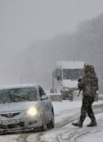 У трьох областях перекривають дороги через негоду