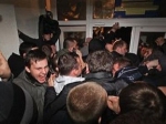 Протистояння влади і опозиції триває у 9 округах</a>