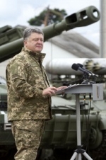 Порошенко поїде на лінію фронту – вітати бійців