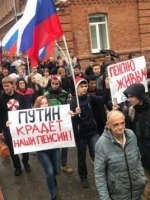 "Пенсійні" протести в Росії: у 33 містах уже понад 800 затриманих