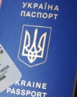 Українцям мінятимуть паперові паспорти на пластикові