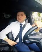 Зеленський записав відео про вибори за кермом Tesla (відео)