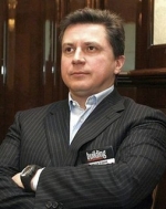 Суд арештував нерухомість та банківський рахунок Азарова-молодшого