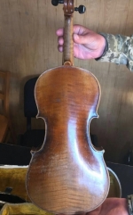 Прикордонники затримали громадянина, який віз скрипку роботи Страдіварі (фото, відео)