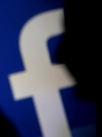 У Росії завели справи на Facebook і Twitter