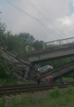 На окупованій території підірвали міст на Луганськ (фото)