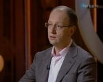 Яценюк жалуется, что его не пускают на Интер</a>