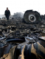 Катастрофа MH17: Родичі жертв протестували під посольством РФ у Нідерландах