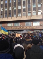6 тисяч людей штурмують Запорізьку ОДА (фото)