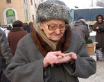 У Росії пропонують підвищити виплати пенсіонерам за рахунок зарплат їх дітей