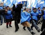 Партія регіонів збирає проплачений мітинг під ЦВК (+ ВІДЕО)</a>