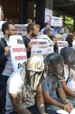 Під ГПУ протестують проти переслідувань працівників НАБУ (фото)