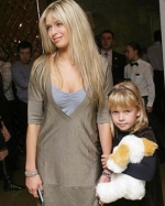 Юная дочь Веры Брежневой обзавелась ухажором и примеряет его фамилию Юная дочь Веры Брежневой обзавелась ухажором и примеряет его фамилию