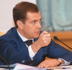 Підопічних Медведєва зобов’язали звітувати про витрати дружин та дітей