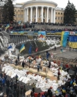 Мітингарі відтіснили "Беркут" до Жовтневого палацу. Силовики відстрілюються (фото, відео)