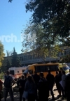 Після вибуху в коледжі в Керчі невідомі люди бігали по кабінетах і стріляли в усіх, кого могли знайти (відео)