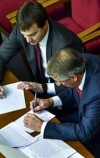 БПП та "Батьківщина" домовляються в парламенті про те, хто контролюватиме обласні ради по країні (фото)