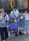 Родичі полонених, зниклих безвісти та політв'язнів Кремля прийшли на Банкову (фото)