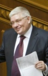 Самооборона Майдану закидала Михайла Чечетова обгортками від цукерок