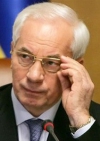 Азаров подав у відставку