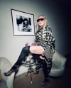 63-річна Мадонна в халаті від Versace та подраних панчохах посвітила інтимними місцями