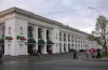 Гостинний двір "пакращили" зрубаними деревами