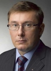 Юрій Луценко закликає батьків забрати своїх дітей з внутрішніх військ і академії МВС