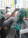 Шабуніна під будівлею САП облили зеленкою (фото)