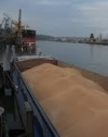 В Азовському морі затонула баржа з російським зерном