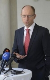 Яценюк закликав нардепів підтримати його відставку й вийшов із зали Ради