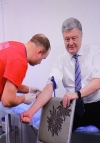 Порошенко приїде на "Олімпійський" здавати нові аналізи